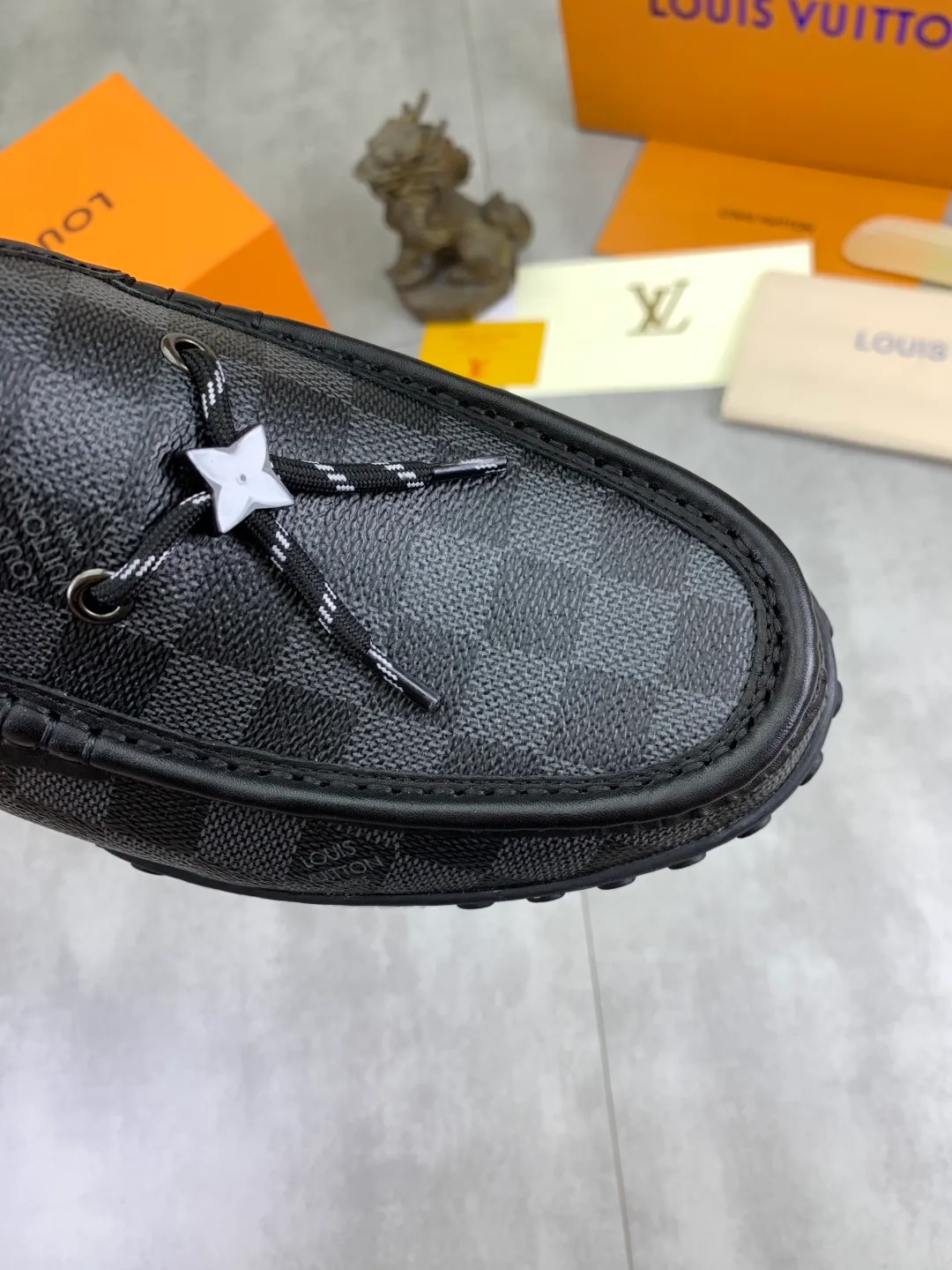 Men's Men's Shoes 💰P640 New Style 💶[LOUIS VUITTON] Water-dyed Niuli Original Order New Style 🍀LV Louis Vuitton *——Top version of LV classic leather shoes! Made of imported original calfskin, original leather side strips and wear-resistant high-end rubber outsole! High quality products! Color: black optional Size: 39-45